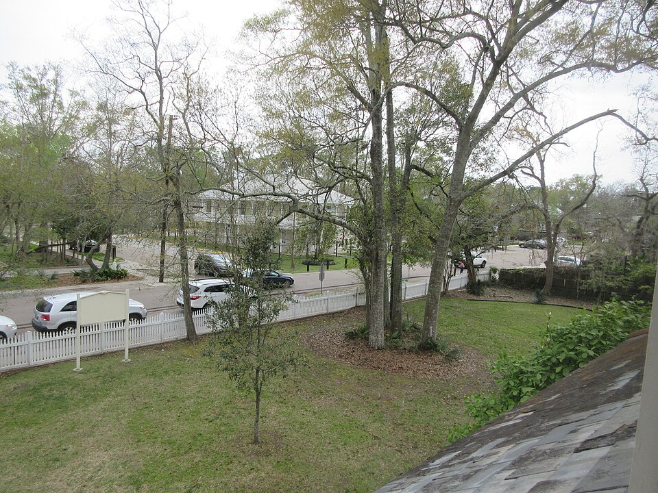 File:Maison Lafitte, Mandeville, Louisiana 02.jpg