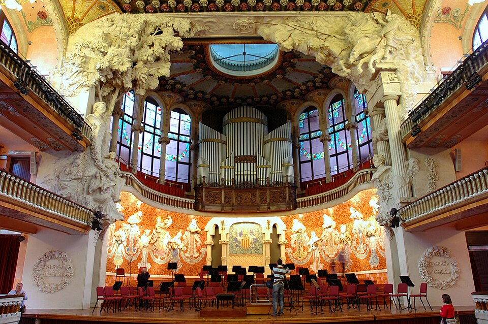 File:Palau de la Música - Escenari.JPG