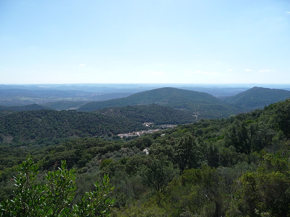File:SierraDeAracena-P1040654.JPG