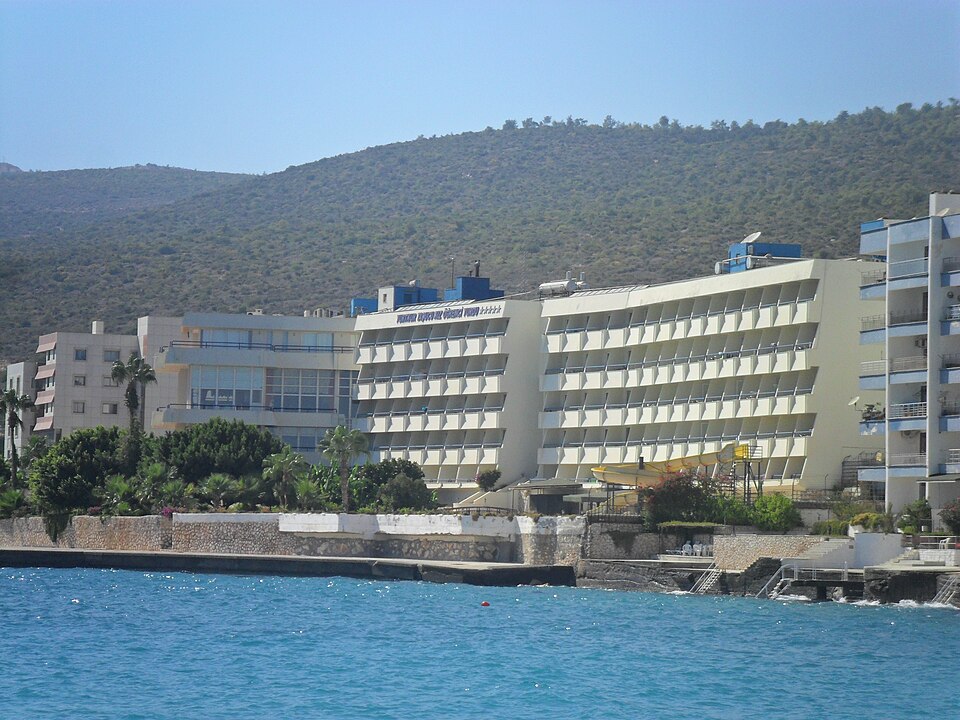 File:Yurtkur Taşucu Kız Öğrenci Yurdu.JPG