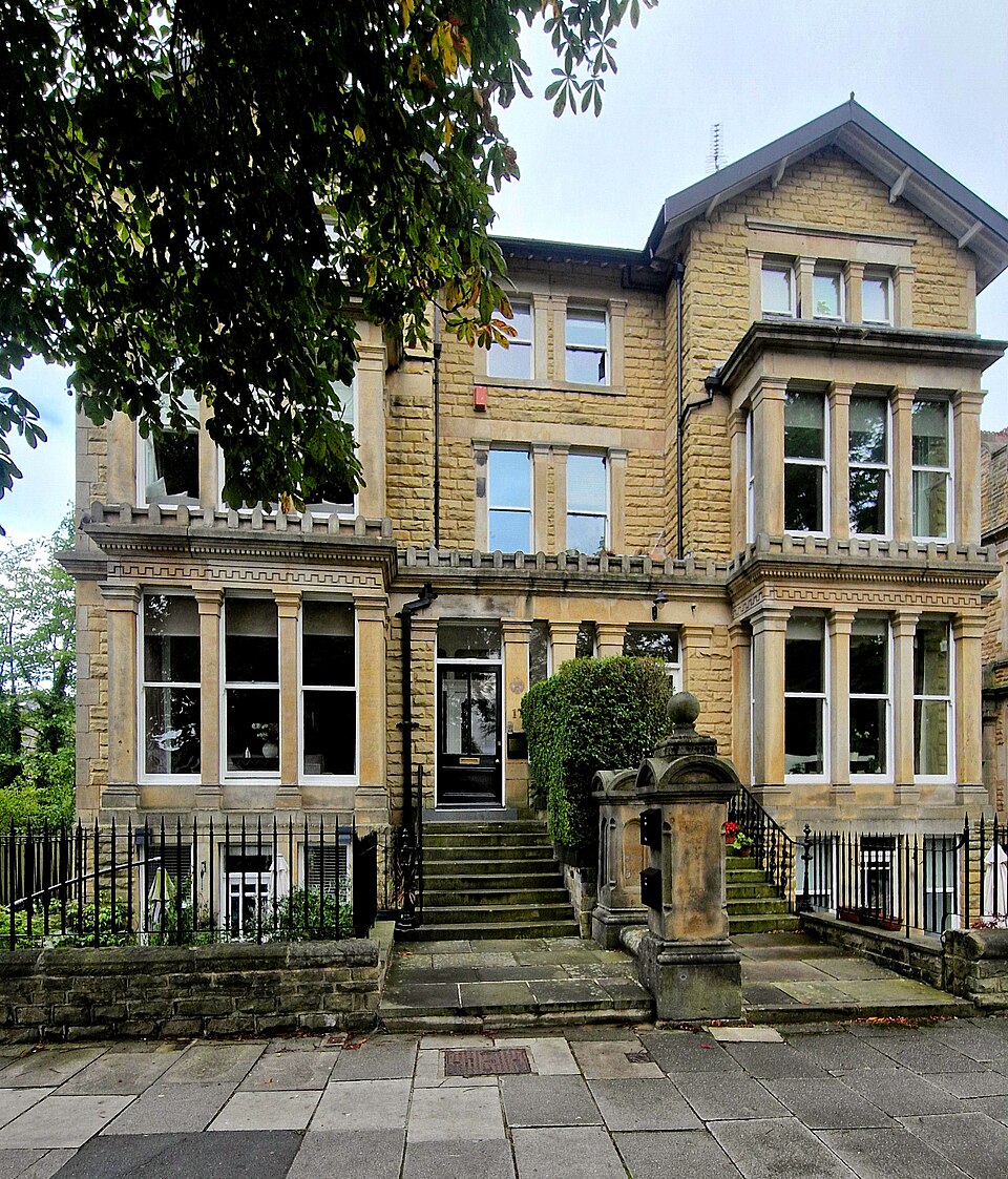 File:17 Victoria Avenue Harrogate (3a).jpg