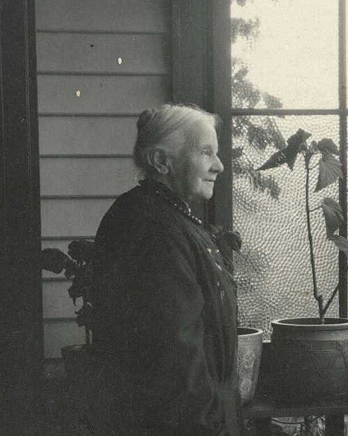File:Ellen Ballance, circa 1930 (cropped).jpg