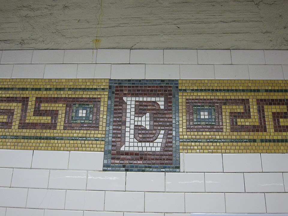 File:Essex Street BMT 9192.JPG