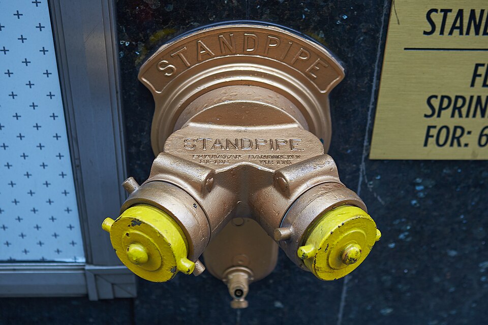 File:NY Standpipe 2019-10-03 20-27.jpg