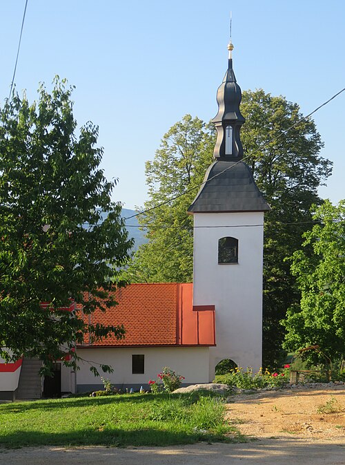 File:Reber Žužemberk Slovenia - church.jpg