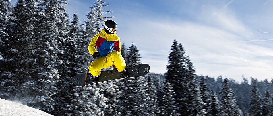 Snowboarding, by Søren Hoven