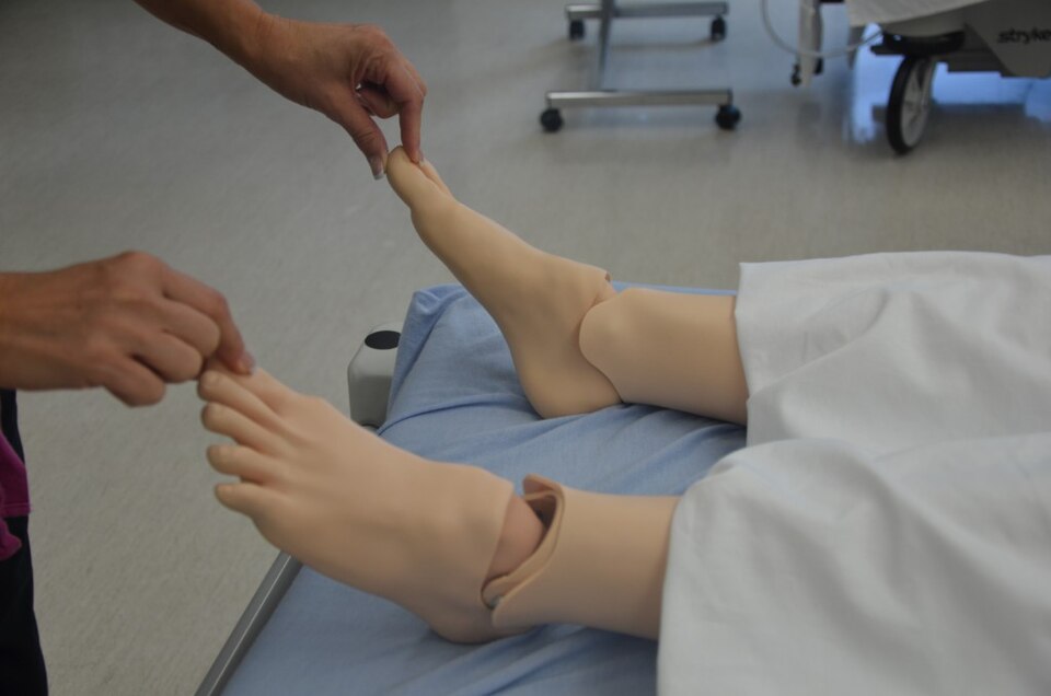 File:Assess capillary refill.jpg
