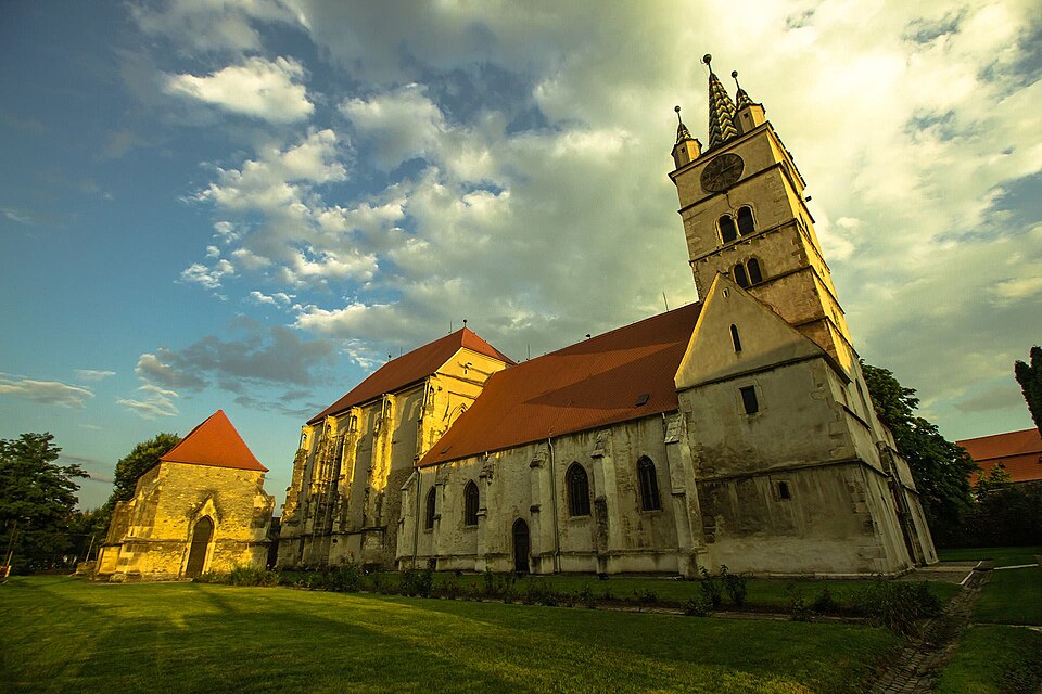 File:Biserica Evanghelică din Sebeș.jpg