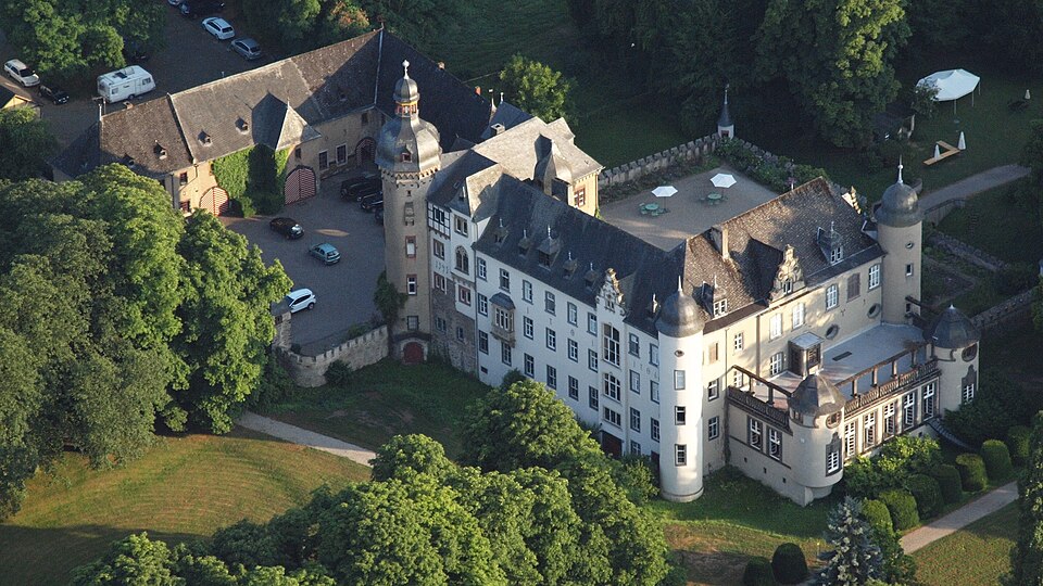 File:Burg Namedy 004.JPG