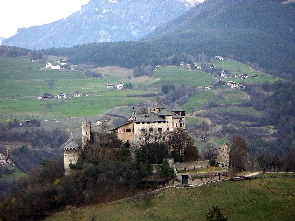 File:Castel Presule.JPG