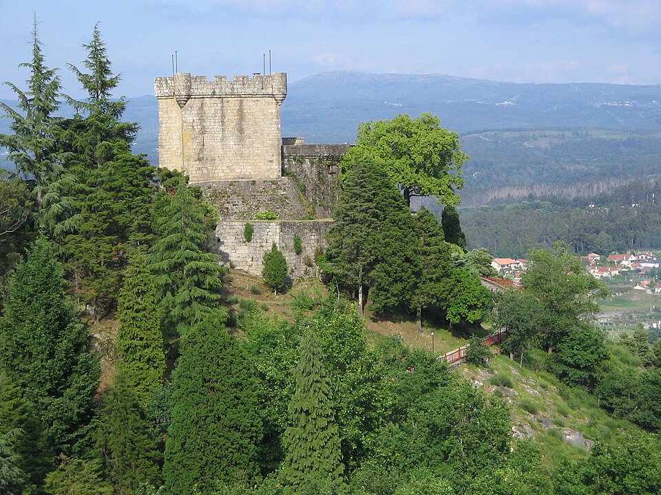 File:Castelo do Sobroso, Vilasobroso, Pontevedra.jpg