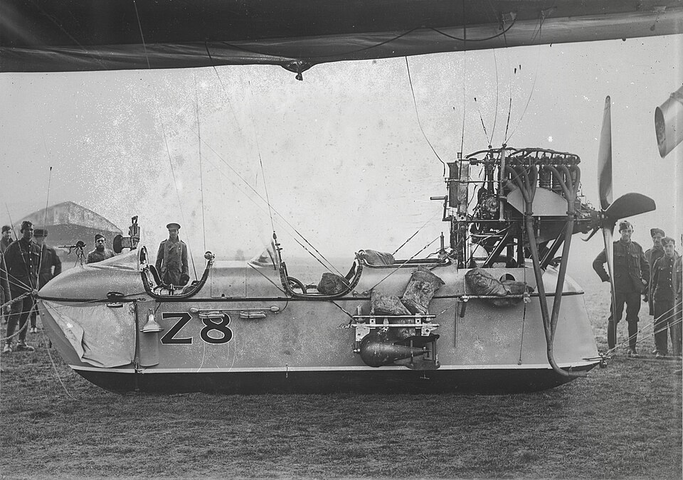 File:Cockpit of an airship.jpg