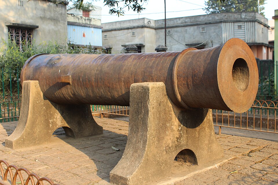 File:Dalmadol Canon of Bishnupur 03.jpg