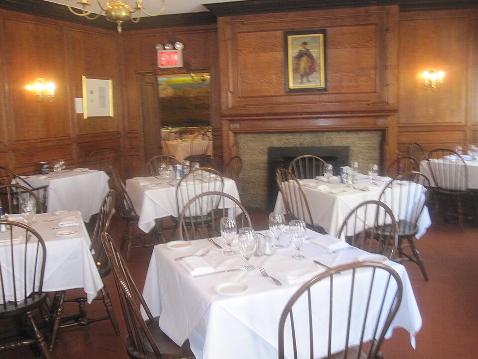 File:Dining room at Fraunces Tavern.JPG