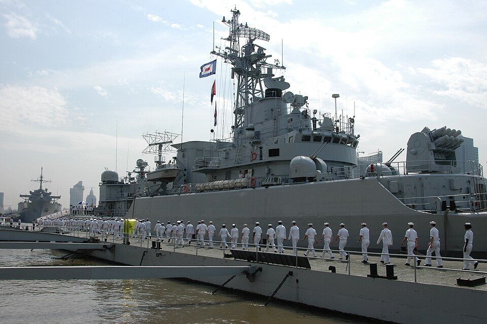 File:Jiangwei class frigate -Sanming-.jpg