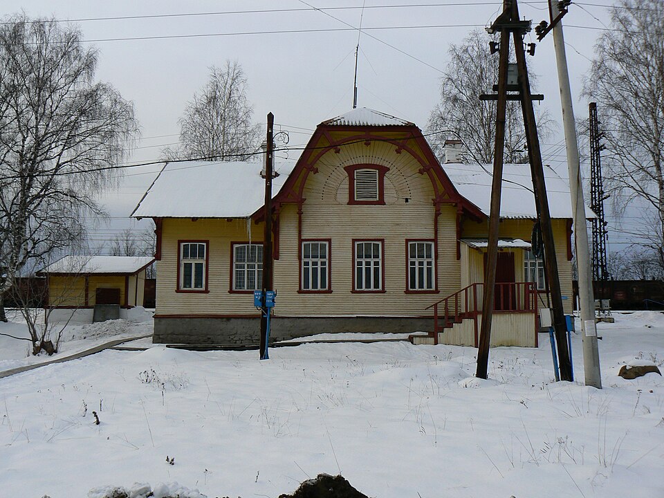 File:Lobva railway station.jpg