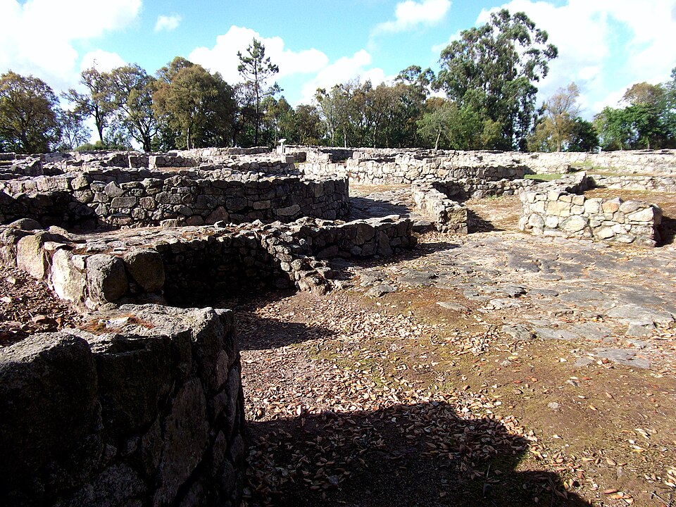 File:Ruinas cividade terroso.JPG