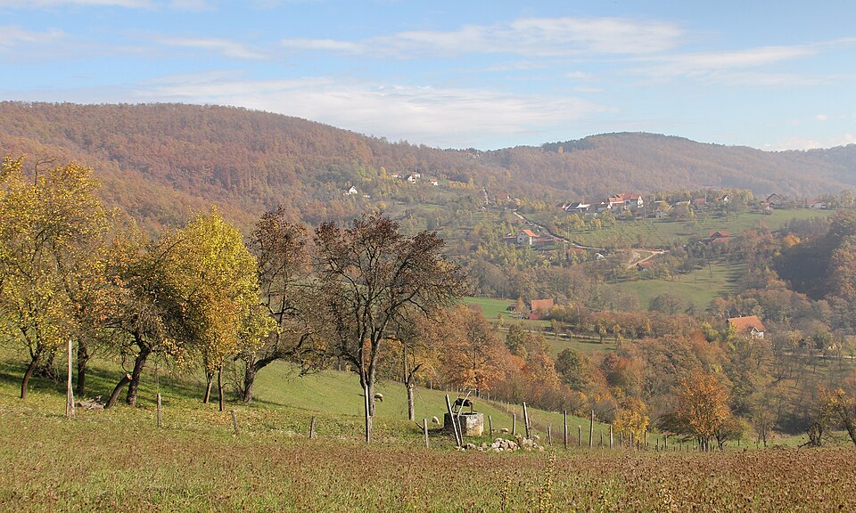 File:Selo Lučani (opština Lučani) 03.jpg