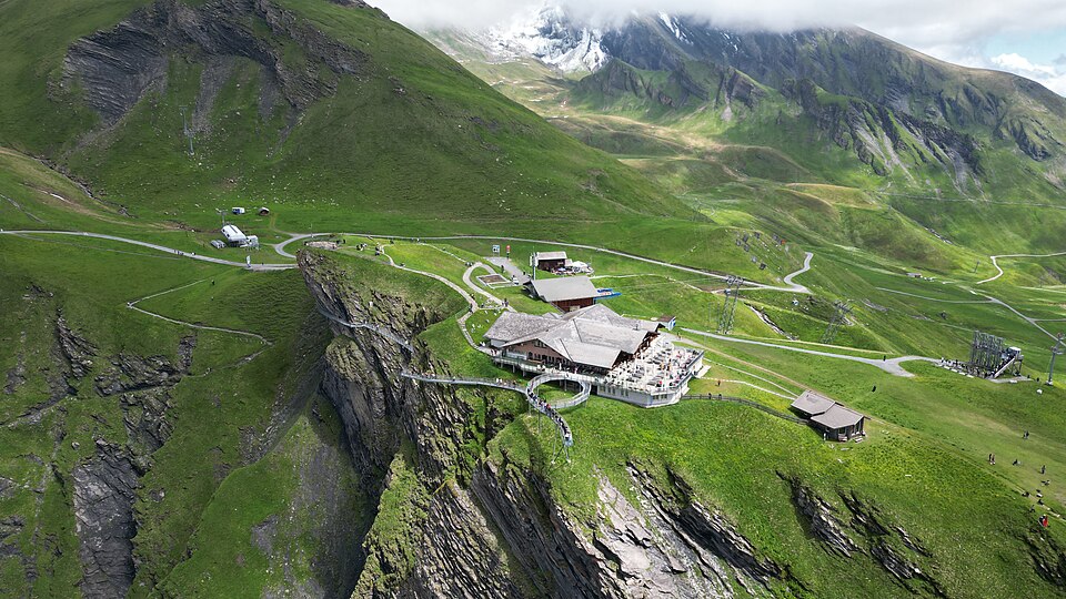 File:The First cable car station.jpg