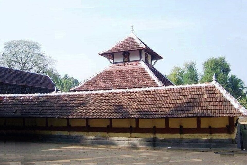 File:Thrippaloor Mahadeva Temple, PKD.jpg
