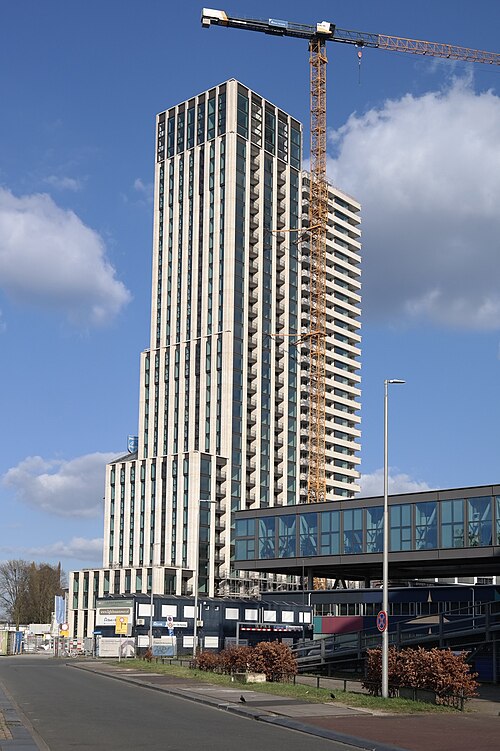 File:Woontoren NIko in aanbouw.jpg