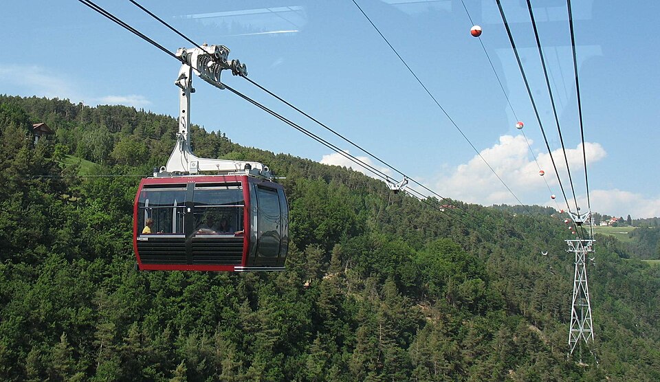 File:A90523cabinaRenonAaa.jpg