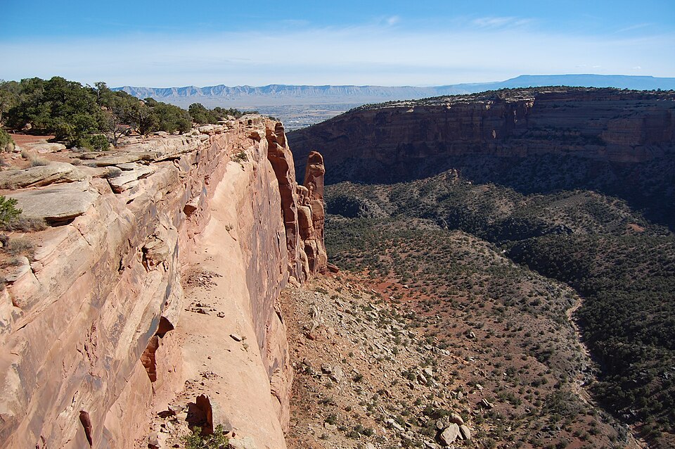 File:Colorado-National-Monument Canyon-Rim-Trail 2012-10-27.JPG