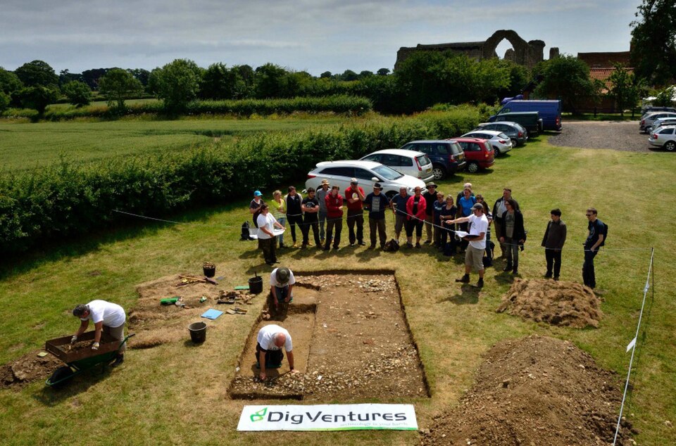 File:DigVentures trench at Leiston Abbey.jpg