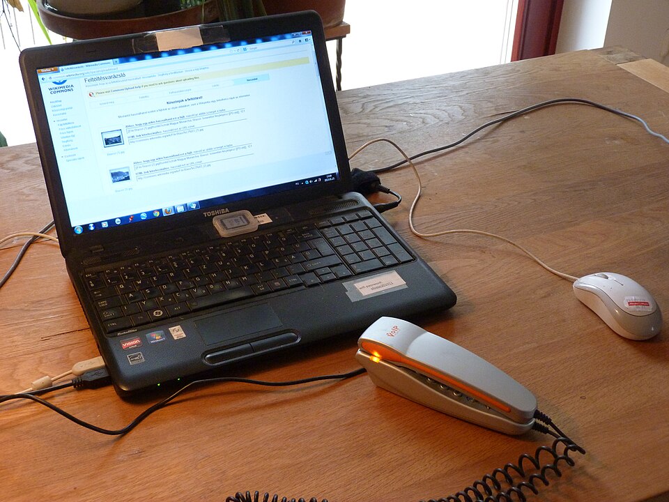 File:Toshiba Satellite C650 laptop - 2013.01.27.JPG