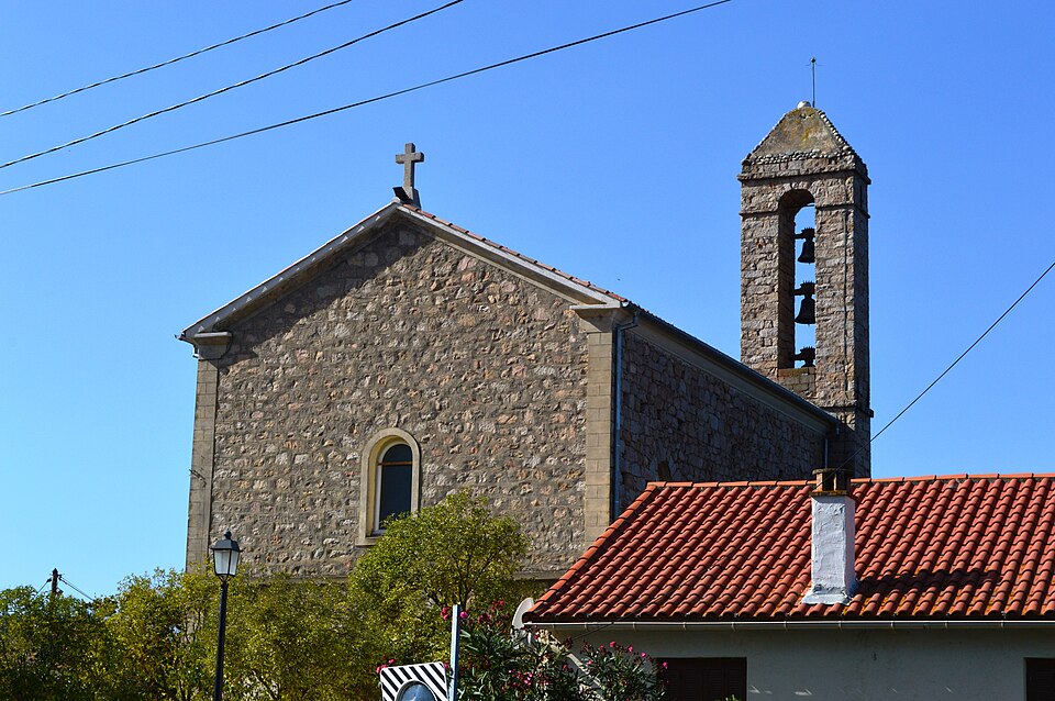 File:Ambiegna Church.JPG