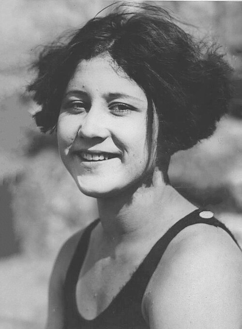 File:Eleanor Garatti 1924.jpg
