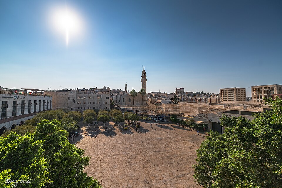 File:Manger Square.jpg