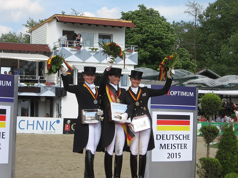 File:Siegerehrung Grand Prix Special Balve.jpg