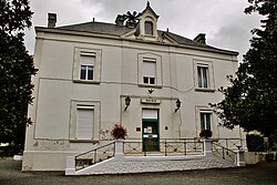 The town hall in L'Île-d'Elle