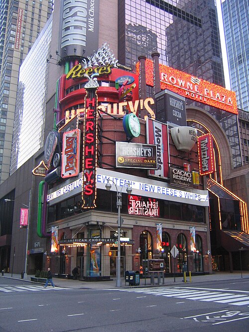 File:Hershey's en Times Square.jpg