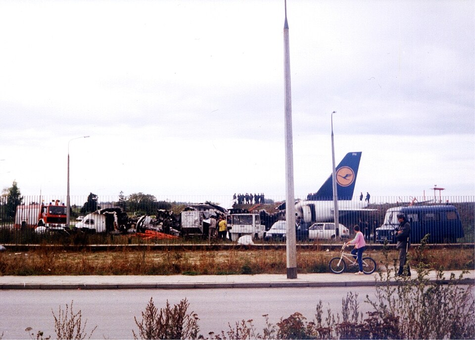 File:Lufthansa Flight 2904 crash site Siecinski.jpg