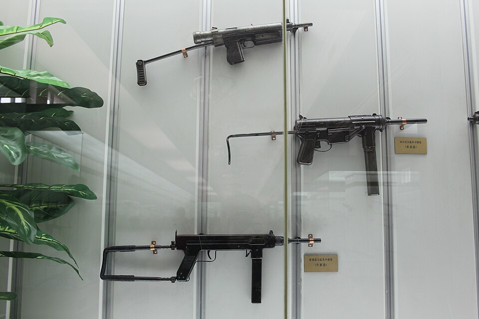 File:Submachine Guns (9885170076).jpg