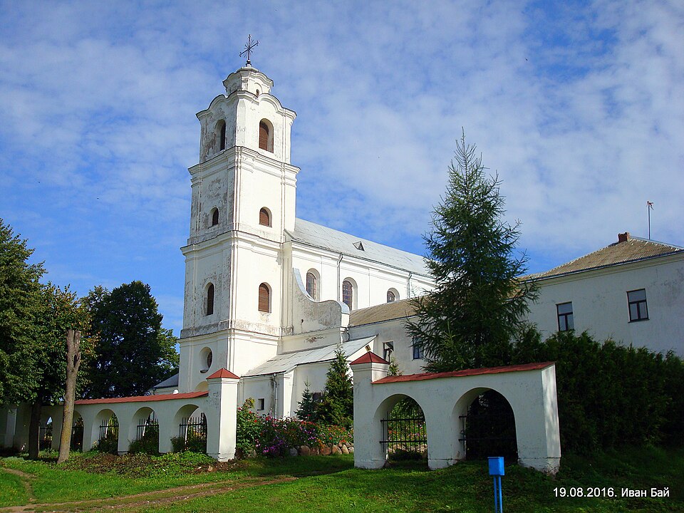 File:Костёл и монастырь - panoramio.jpg