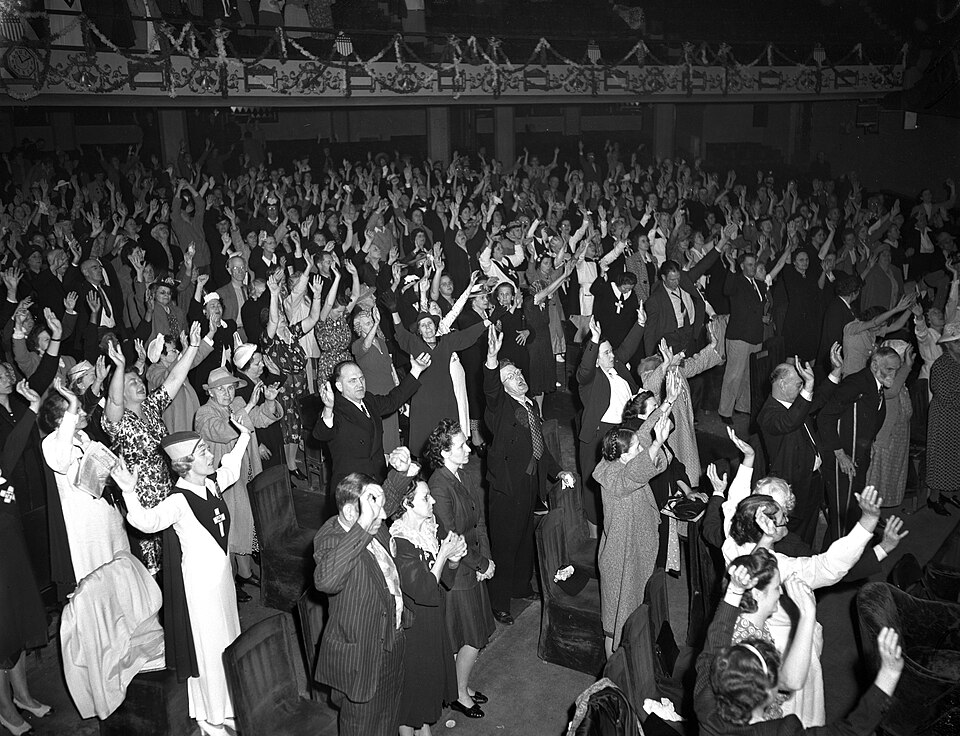 File:Angelus Temple worship service 1942.jpg