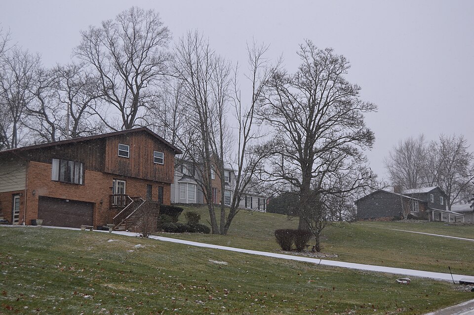 File:Meadowpark Drive, WH.jpg