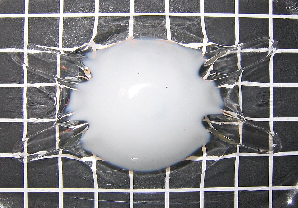File:Pet plastic crystallisation.jpg