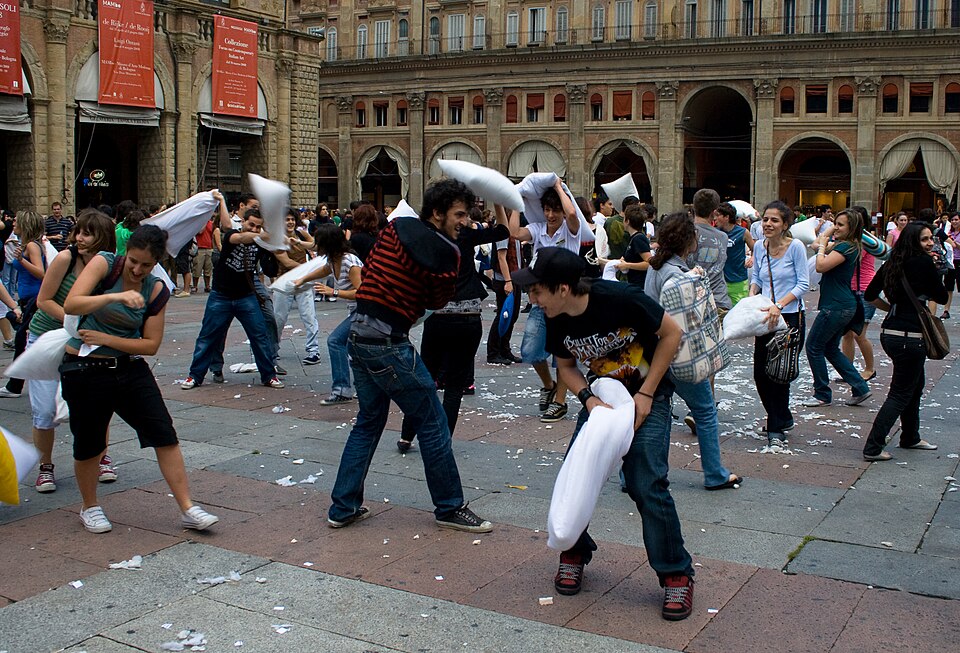 File:Piazza Maggiore pillow fight 2008.jpg