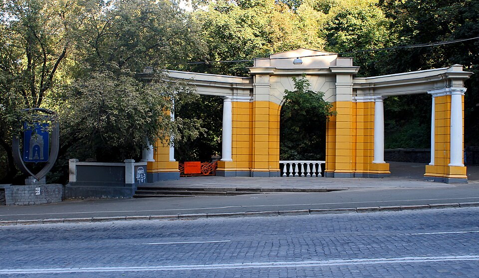 File:Вхід до колони Магдебурзького права.jpg