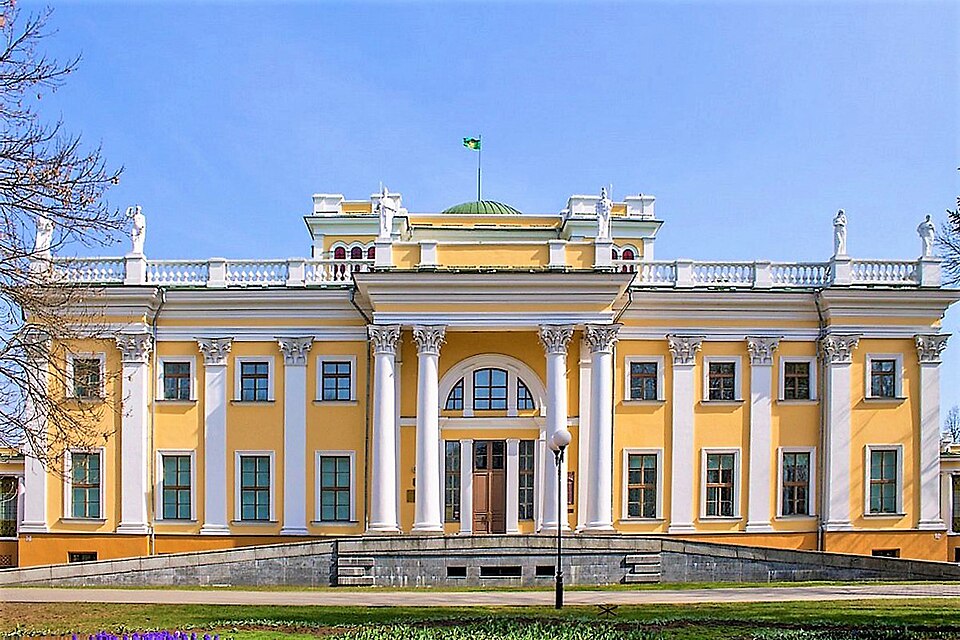 File:Палацава-паркавы комплекс ў Гомелі. Фасад палаца.jpg