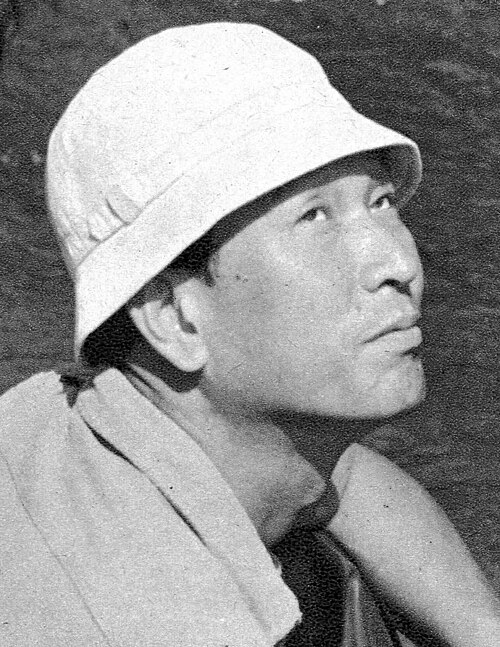 File:Akirakurosawa-onthesetof7samurai-1953-page88 (cropped).jpg
