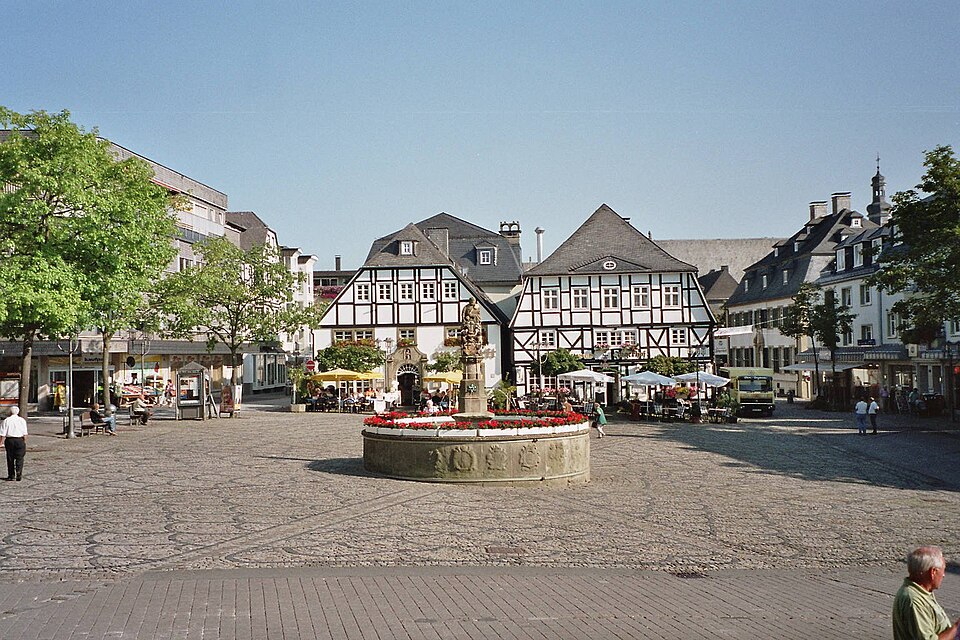 File:Brilon Market Place01.jpg