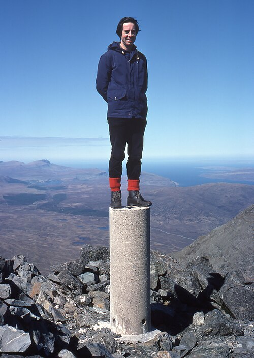 File:Bruach na frithe cairn arp.jpg