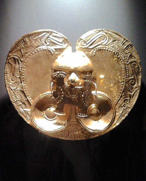 File:Calima Heart-shaped pectoral.jpg
