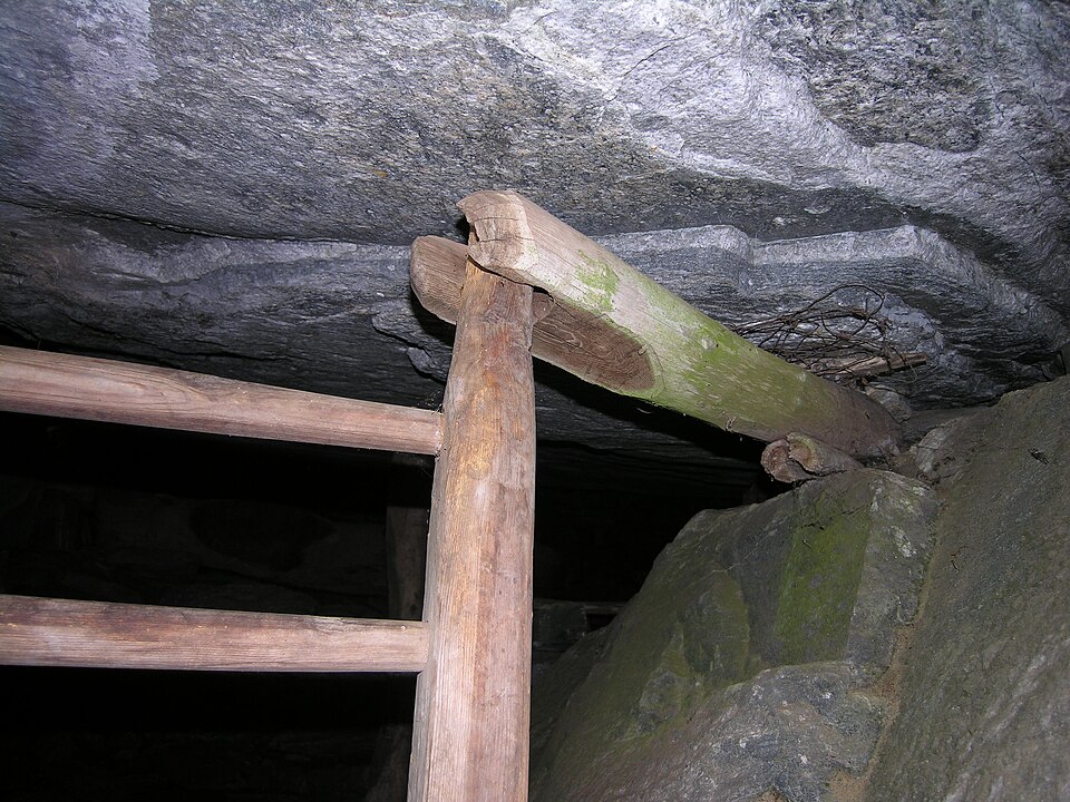 File:HingesOldA.jpg