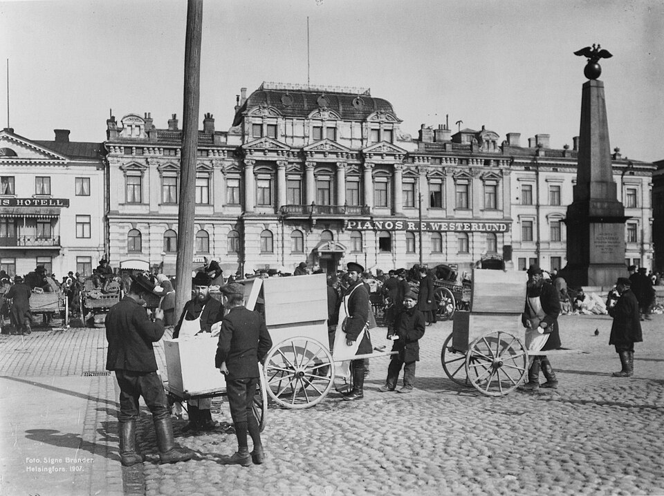 File:Kauppatori, Helsinki 1907.jpg